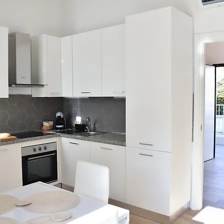 Renovated 400 Meters From The Sea With Garden וילה